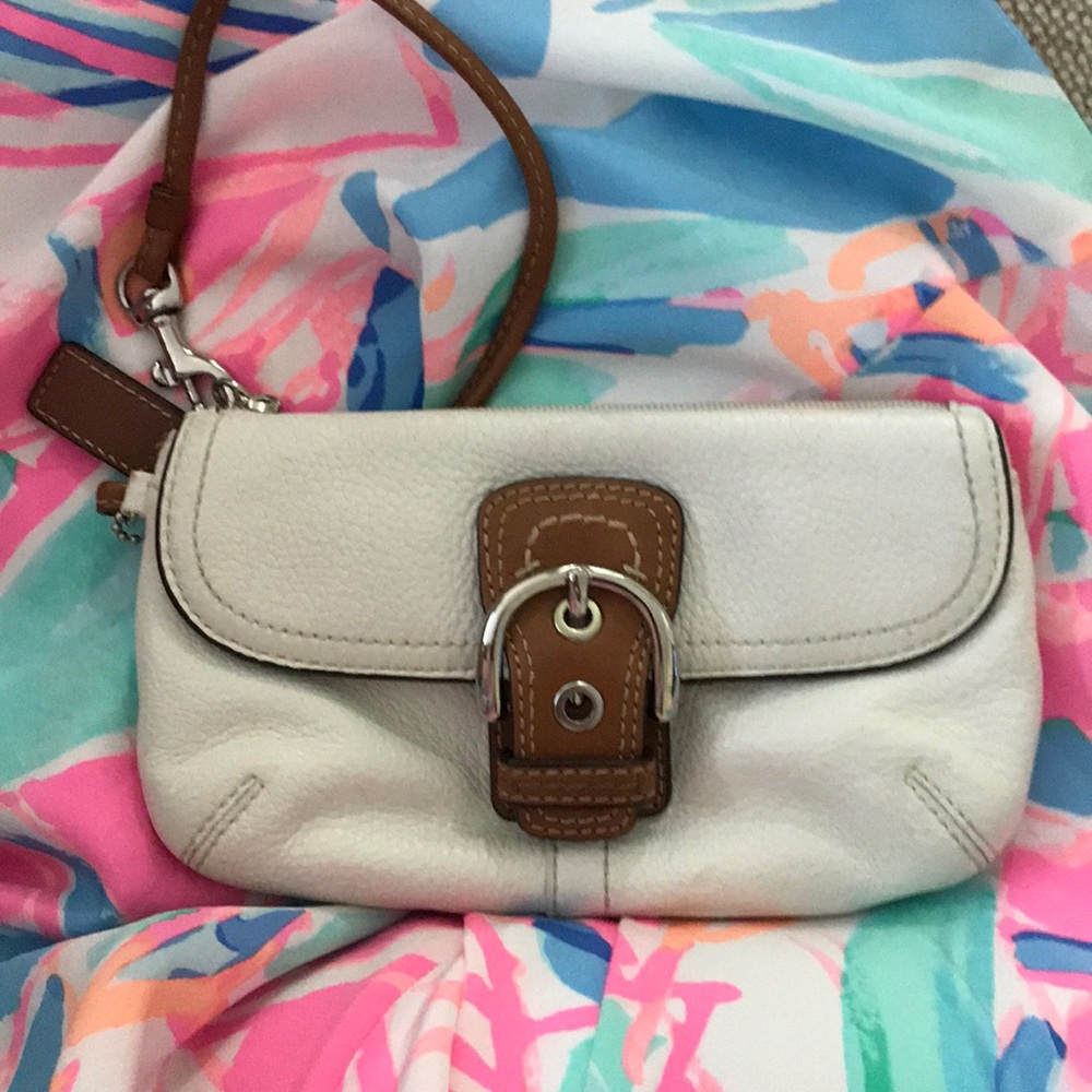 UC white coach clutch/ wristlet
